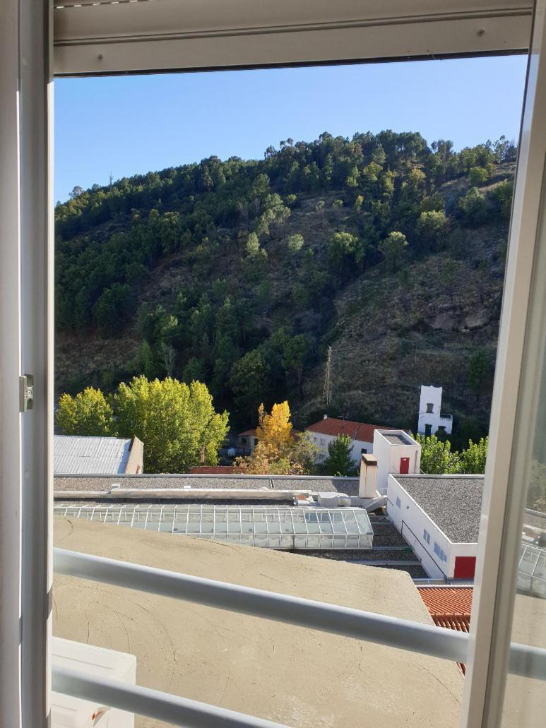 Altavista Penthouse T2 Daire Covilhã Oda fotoğraf